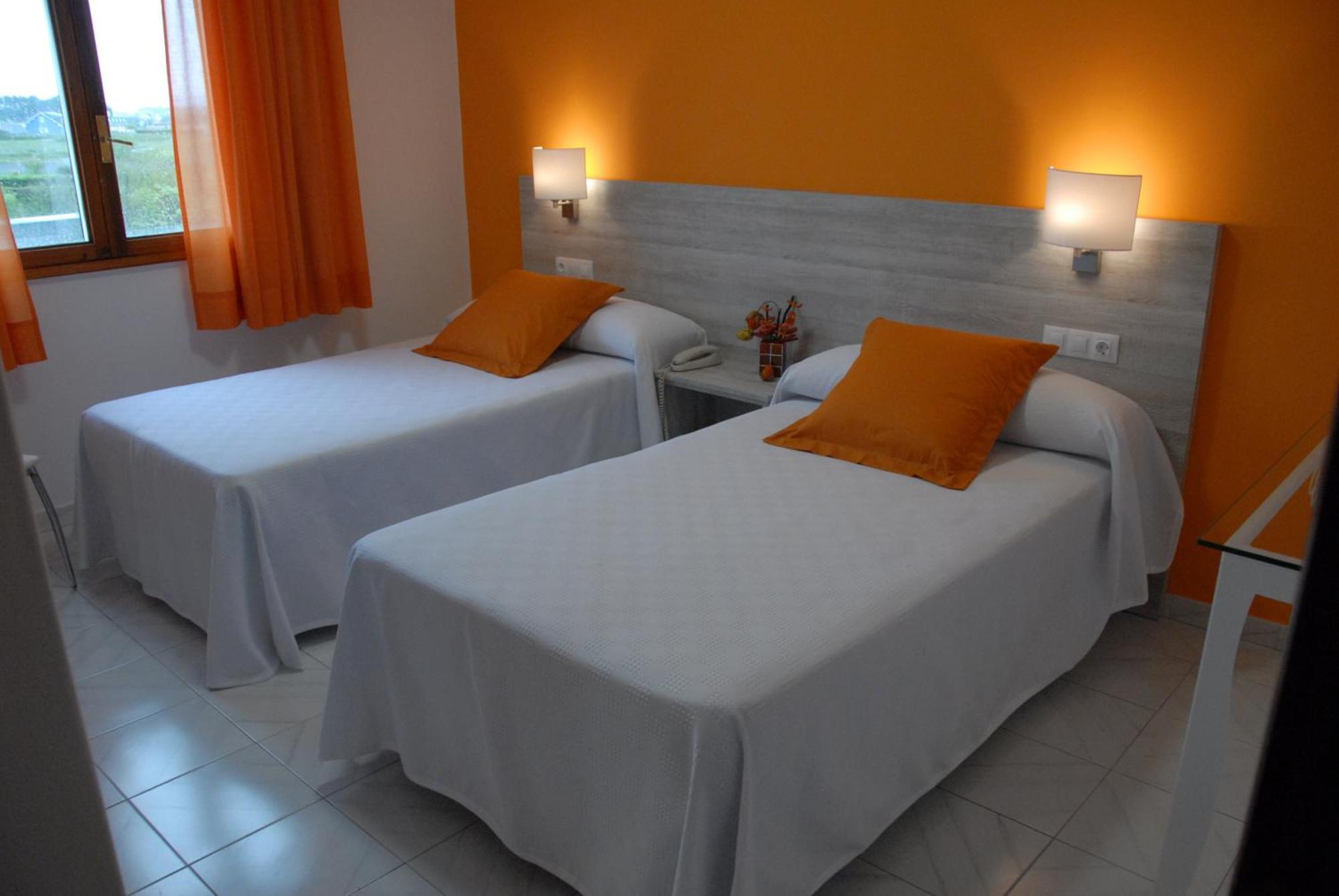 Hotel Las Catedrales Pumarín Extérieur photo