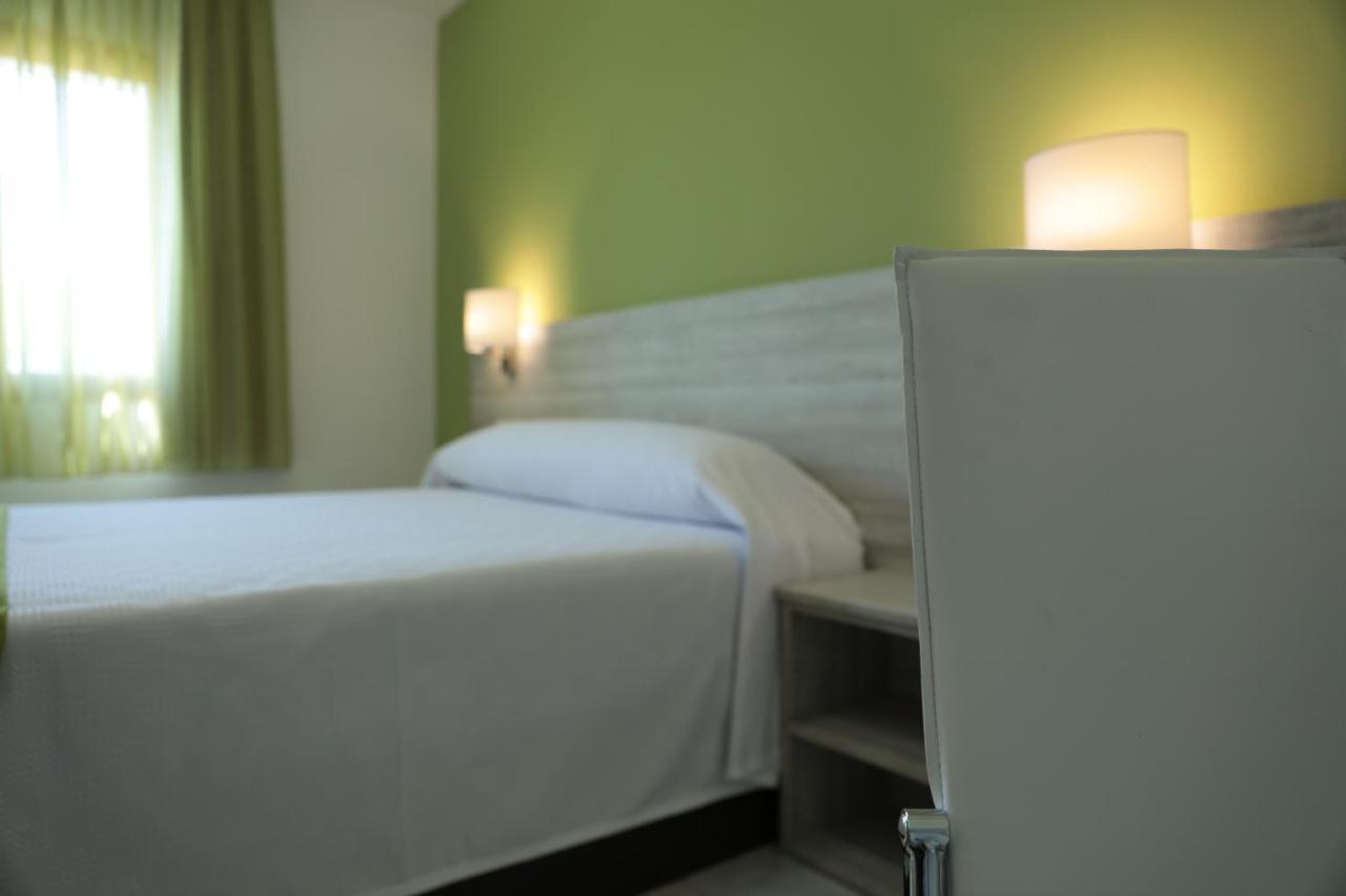 Hotel Las Catedrales Pumarín Extérieur photo