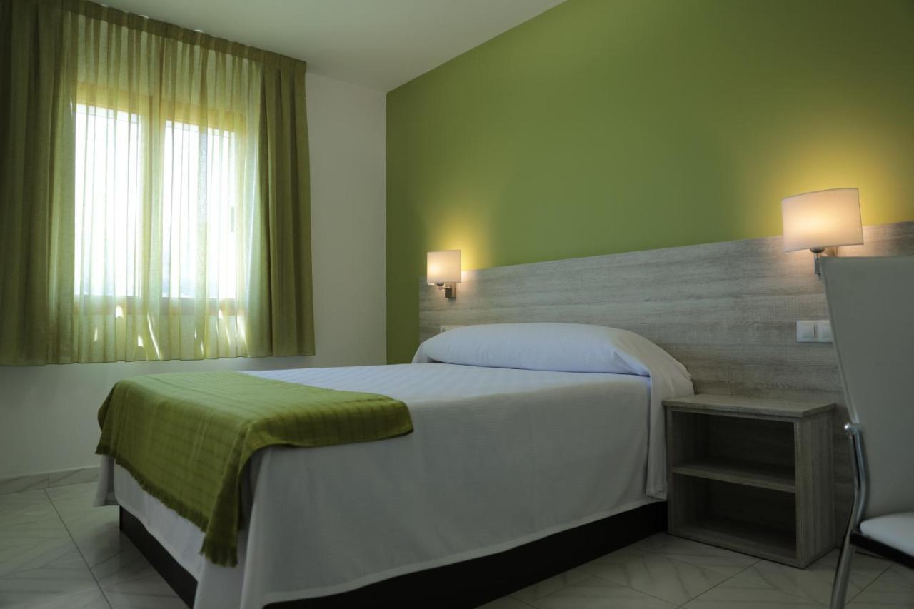 Hotel Las Catedrales Pumarín Extérieur photo