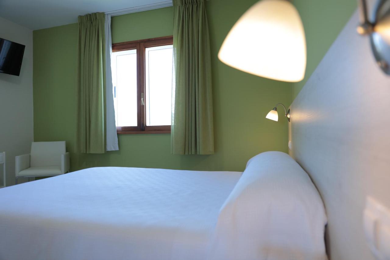 Hotel Las Catedrales Pumarín Extérieur photo