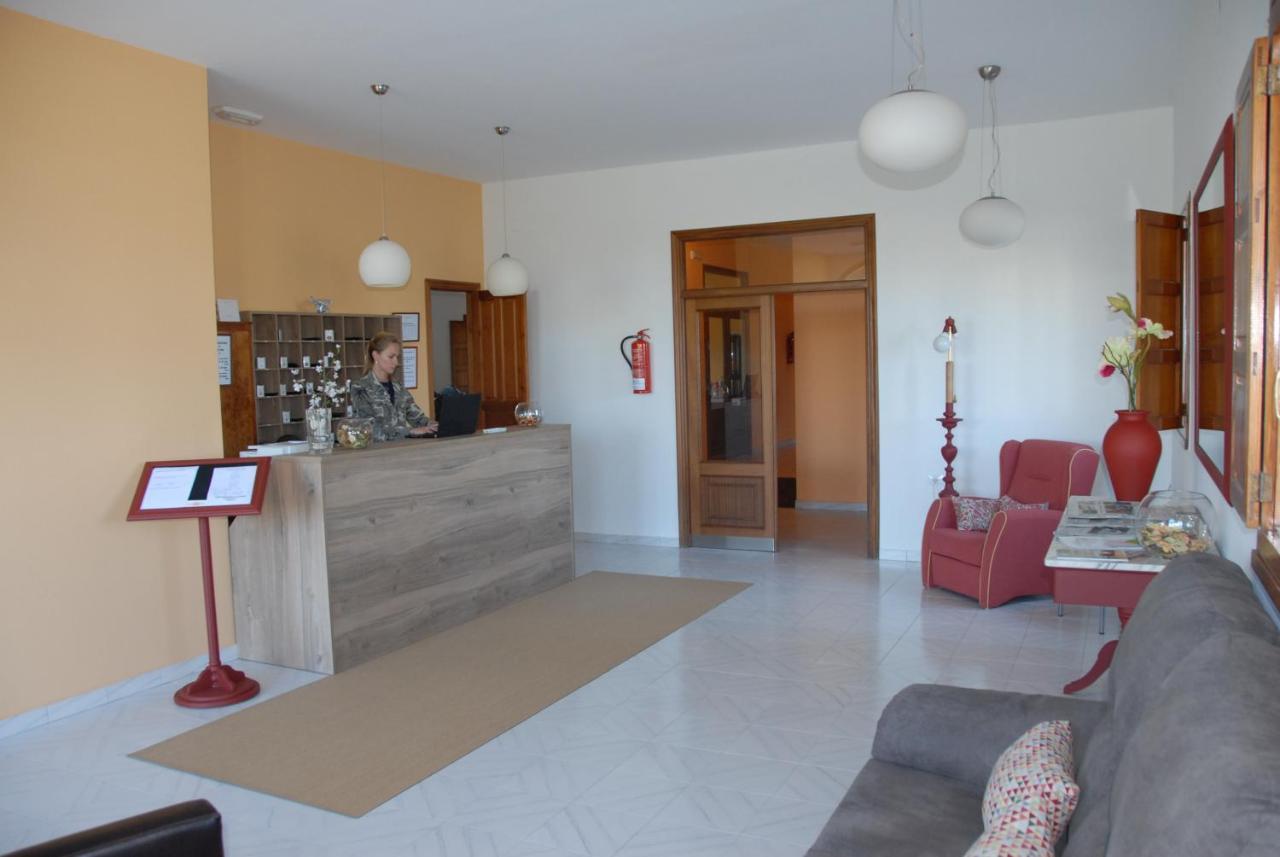 Hotel Las Catedrales Pumarín Extérieur photo